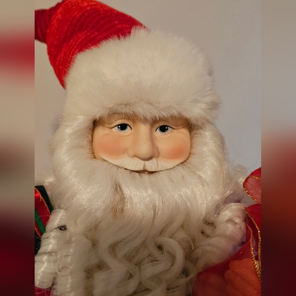 Large Santa Bearing Gifts Figurine - Picture 4 of 6